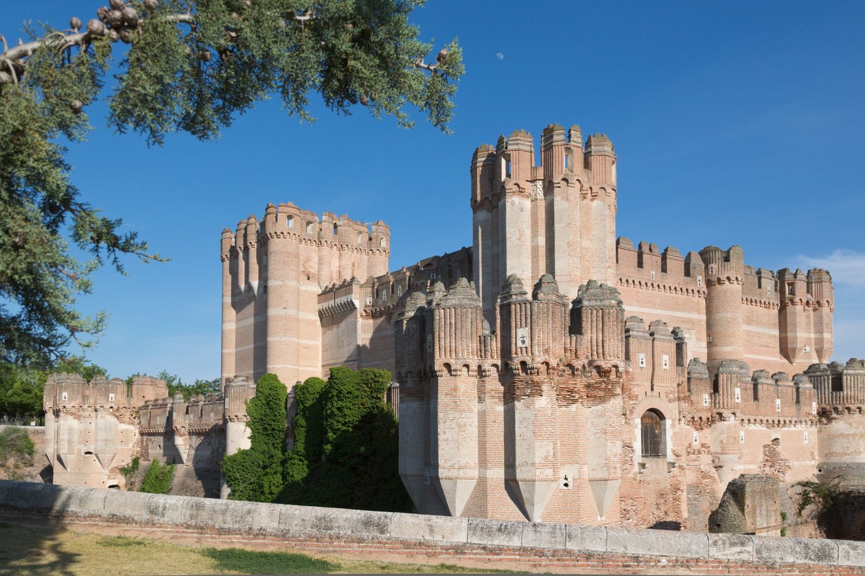 Coca, Segovian maakunta, Espanja. Castillo de Coca. Coca linna. Tärkeä esimerkki Mudéjarin sotilasarkkitehtuurista. tekijältä Unbekannt Unbekannt