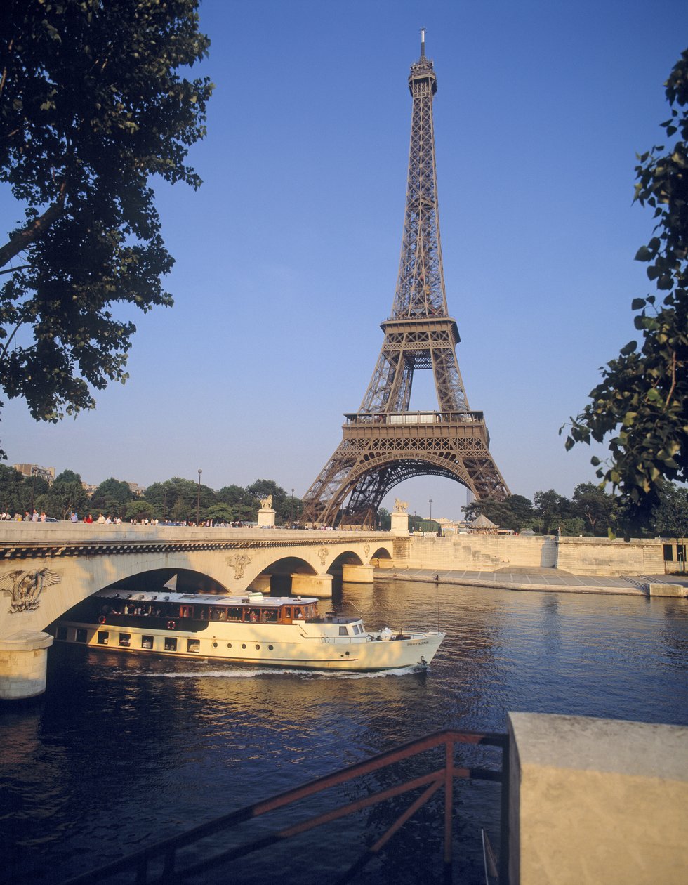 Eiffel-torni ja Seine-joki tekijältä Unbekannt Unbekannt