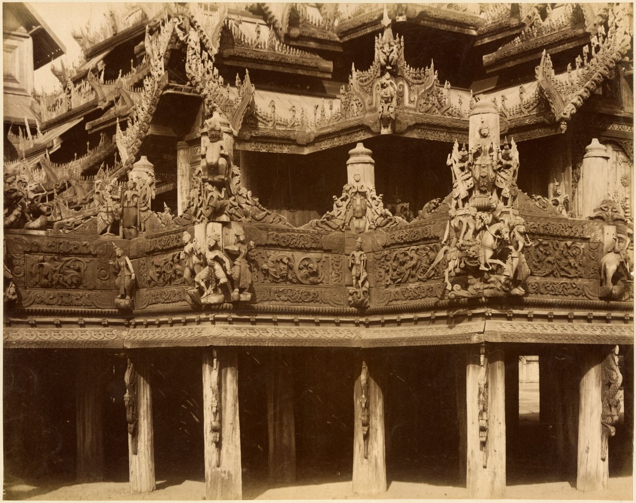 Luostari tai pagodi, yksityiskohta, luultavasti Mandalay, 1800-luvun loppu (albumiprintti) (bw kuva) tekijältä Unbekannt Unbekannt