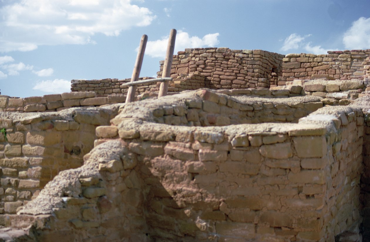 Pueblo-intiaaniasunto ja Kiva, rakennettu 1000-1300-luvulla (kuva) tekijältä Unbekannt Unbekannt