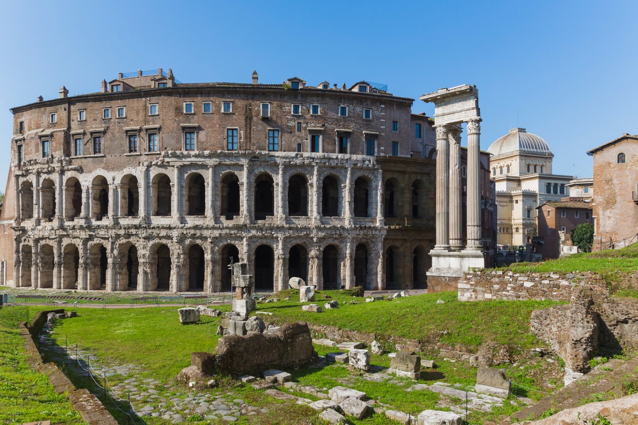 Rooma, Italia. Marcelluksen teatteri ja Apollon temppeli. tekijältä Unbekannt Unbekannt