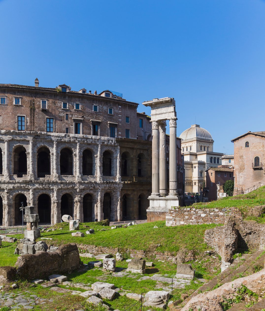 Rooma, Italia. Marcelluksen teatteri ja Apollon temppeli. tekijältä Unbekannt Unbekannt