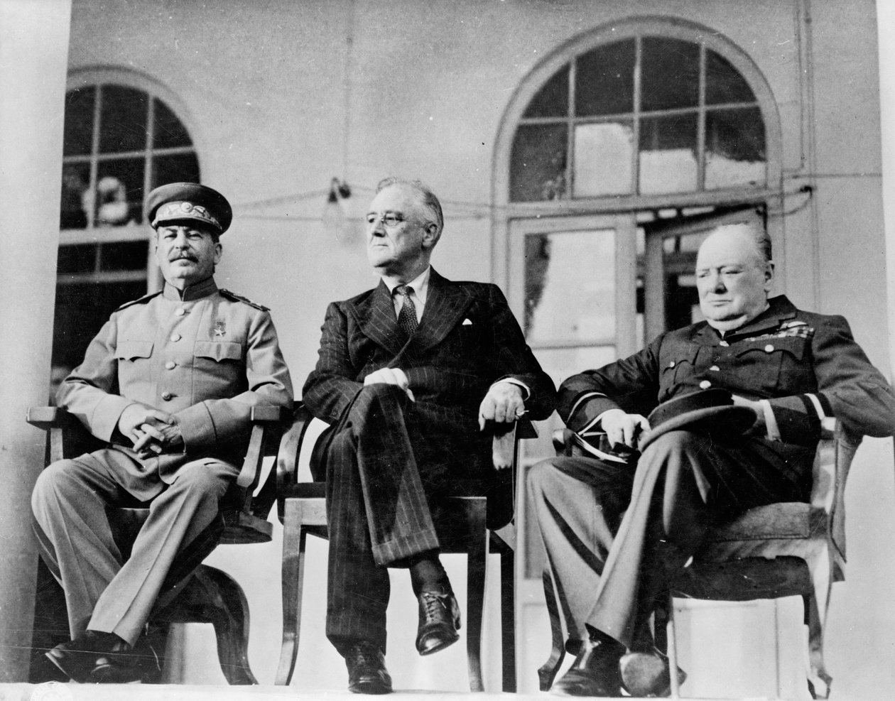 Roosevelt, Stalin ja Churchill Teheranin konferenssissa 1943. tekijältä Unbekannt Unbekannt