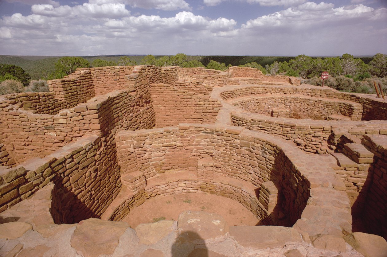 Näkymä Pueblo Indian Kivasille, rakennettu 1000-1300-luvulla (katso myös 229299) tekijältä Unbekannt Unbekannt