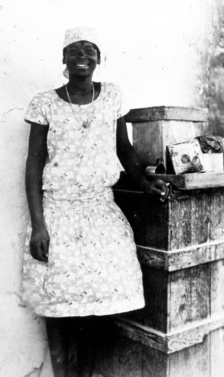 19322 HAITI Akassanin pikkukauppias keitettiin? mutta pohja tekijältä Unbekannt