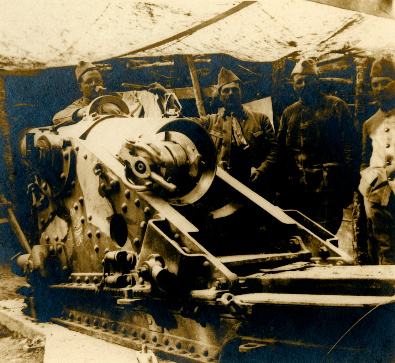 220 pistooli paikallaan, c1914-c1918 tekijältä Unbekannt