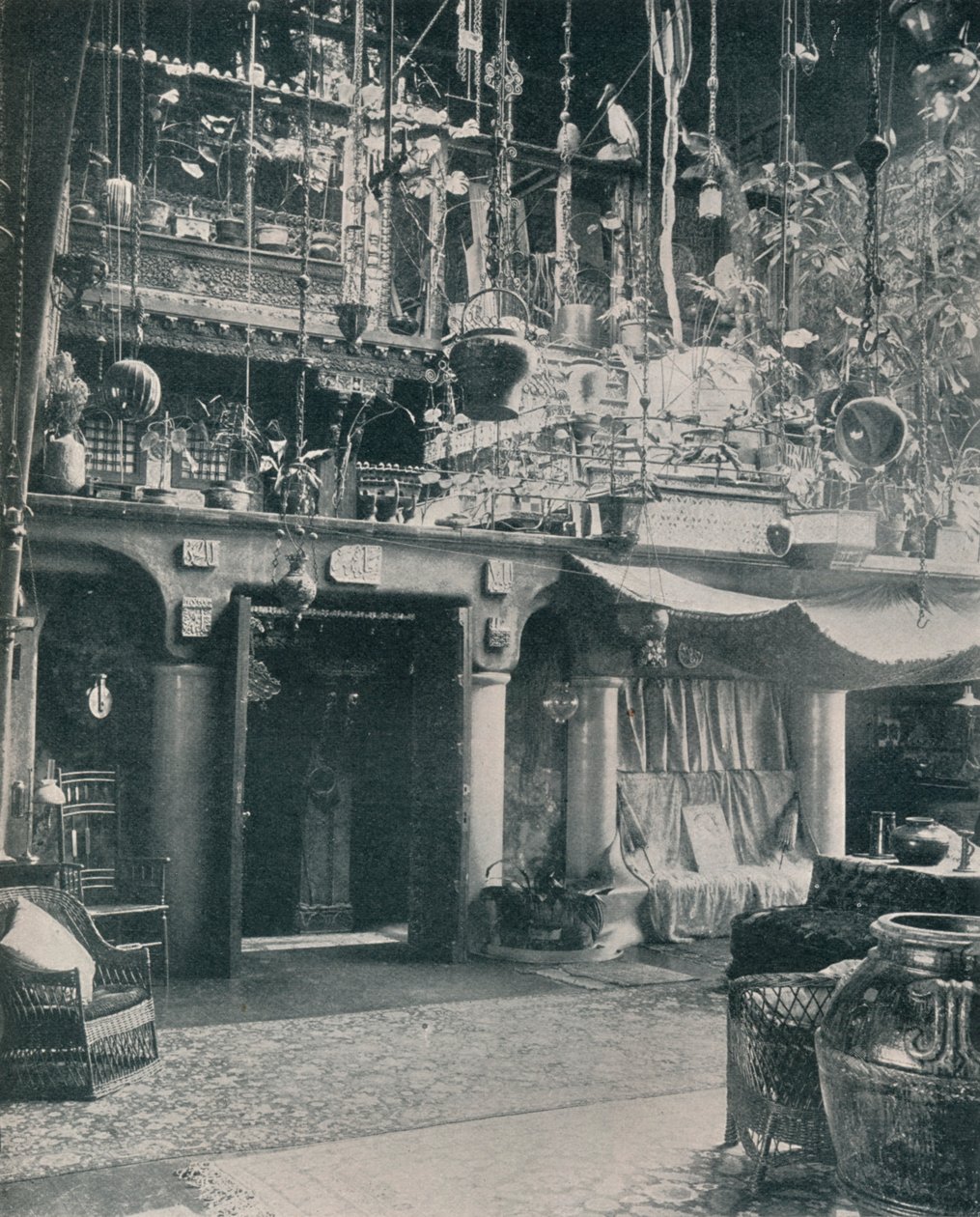 Kulma Louis C. Tiffanyn studiossa, 1897 tekijältä Unbekannt