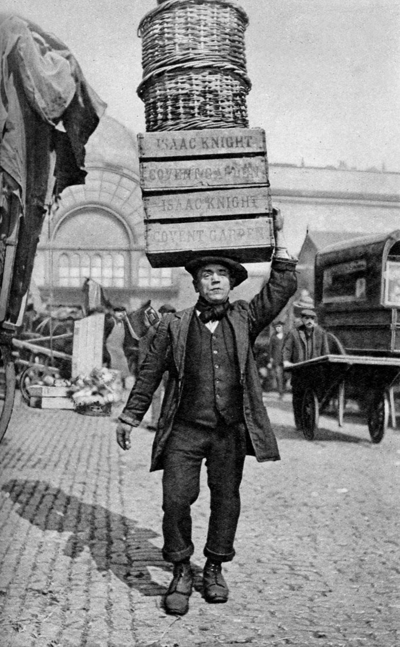 Covent Gardenin portteri, Lontoo, vuodelta 1922 tekijältä Unbekannt