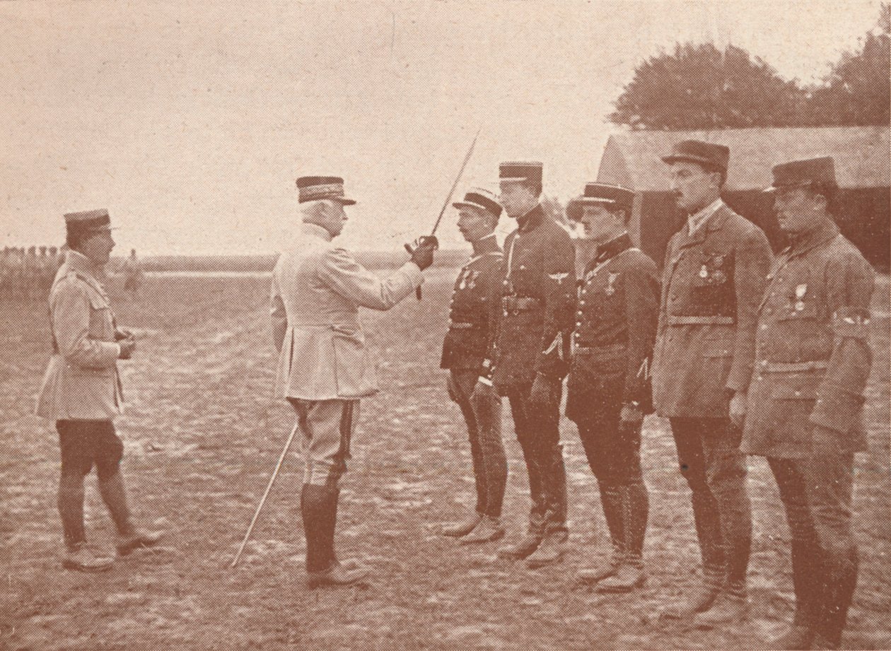 Ranskalainen kenraali jakamassa kunniamerkkejä lentäjille, 1918 1919 tekijältä Unbekannt