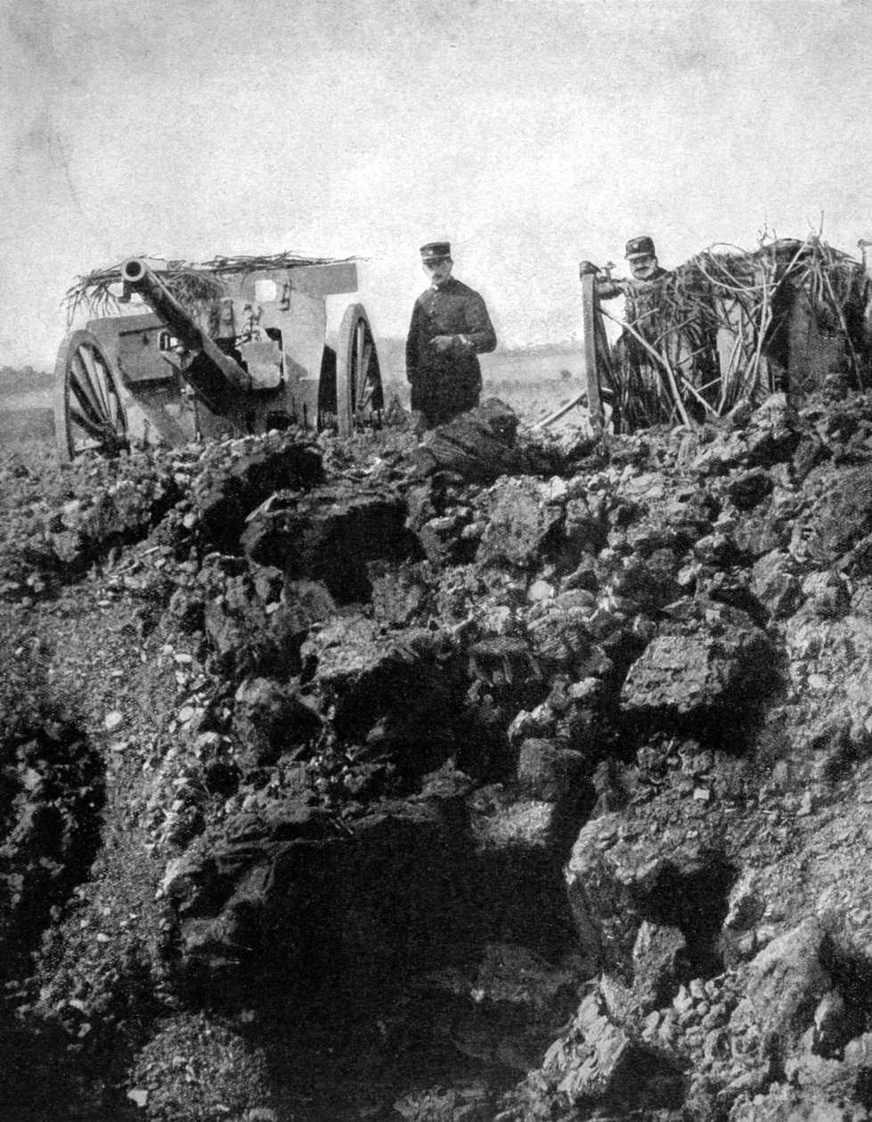 75. luvun ranskalaisella patterilla on kapea pakopaikka, ensimmäinen maailmansota, 1915 tekijältä Unbekannt