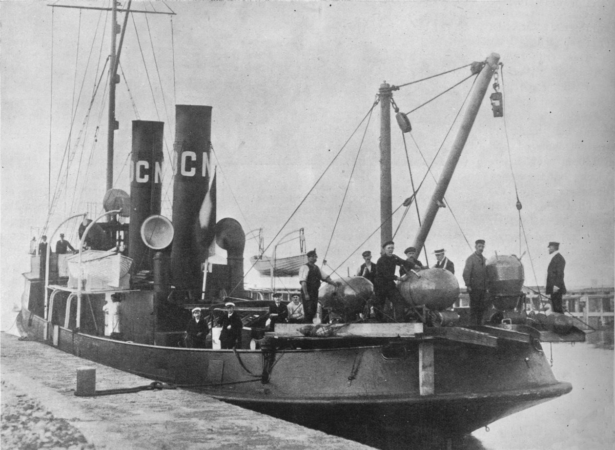 Saksalainen miinataso lähtee satamasta miinojen kanssa valmiina kannella, 1914 tekijältä Unbekannt