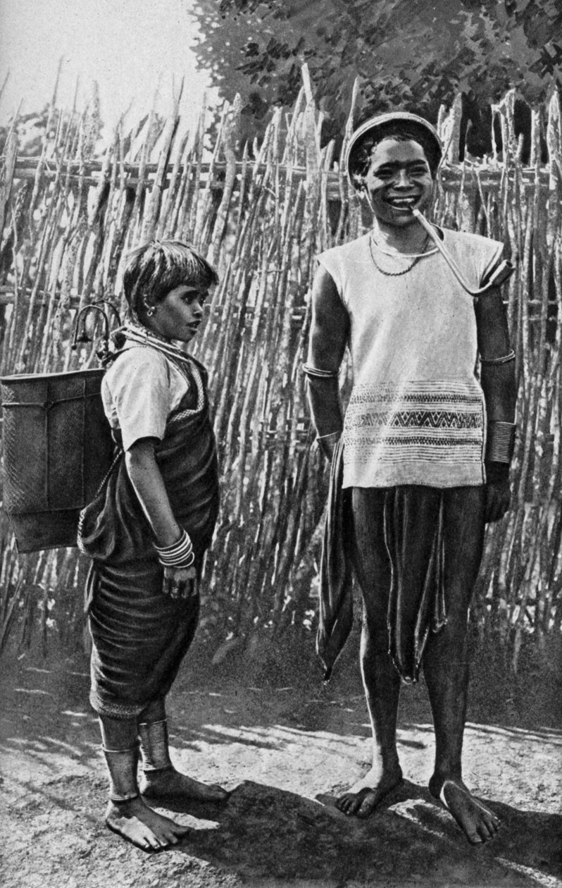 Moi-pariskunta kylän palisadissa, Afrikassa, 1922 tekijältä Unbekannt