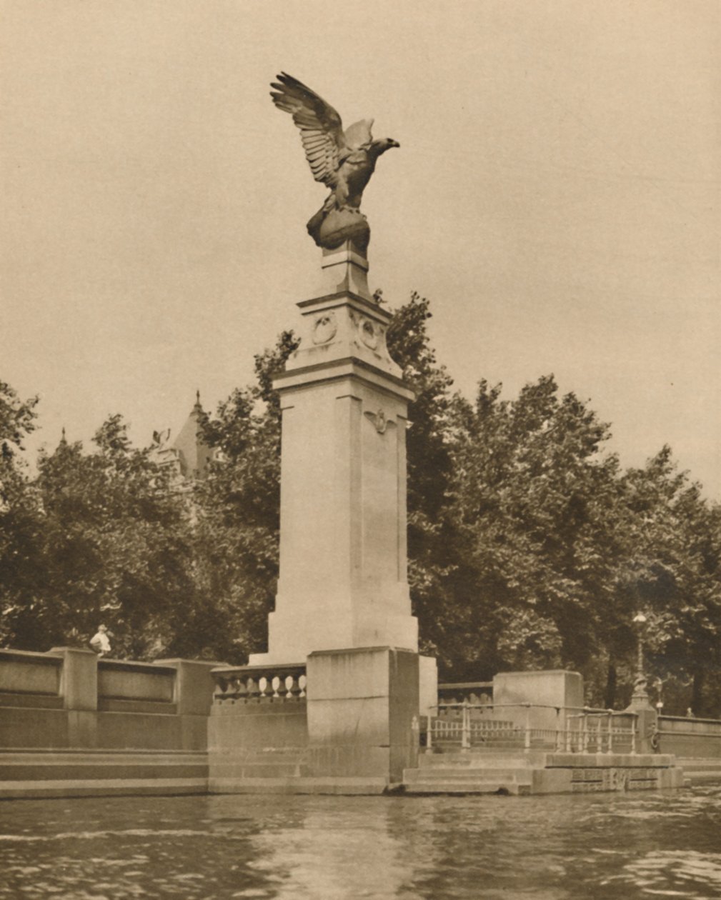 Roomalainen kotka symboloi sopivasti Suuren sodan lentäviä miehiä, vuodelta 1935. tekijältä Unbekannt