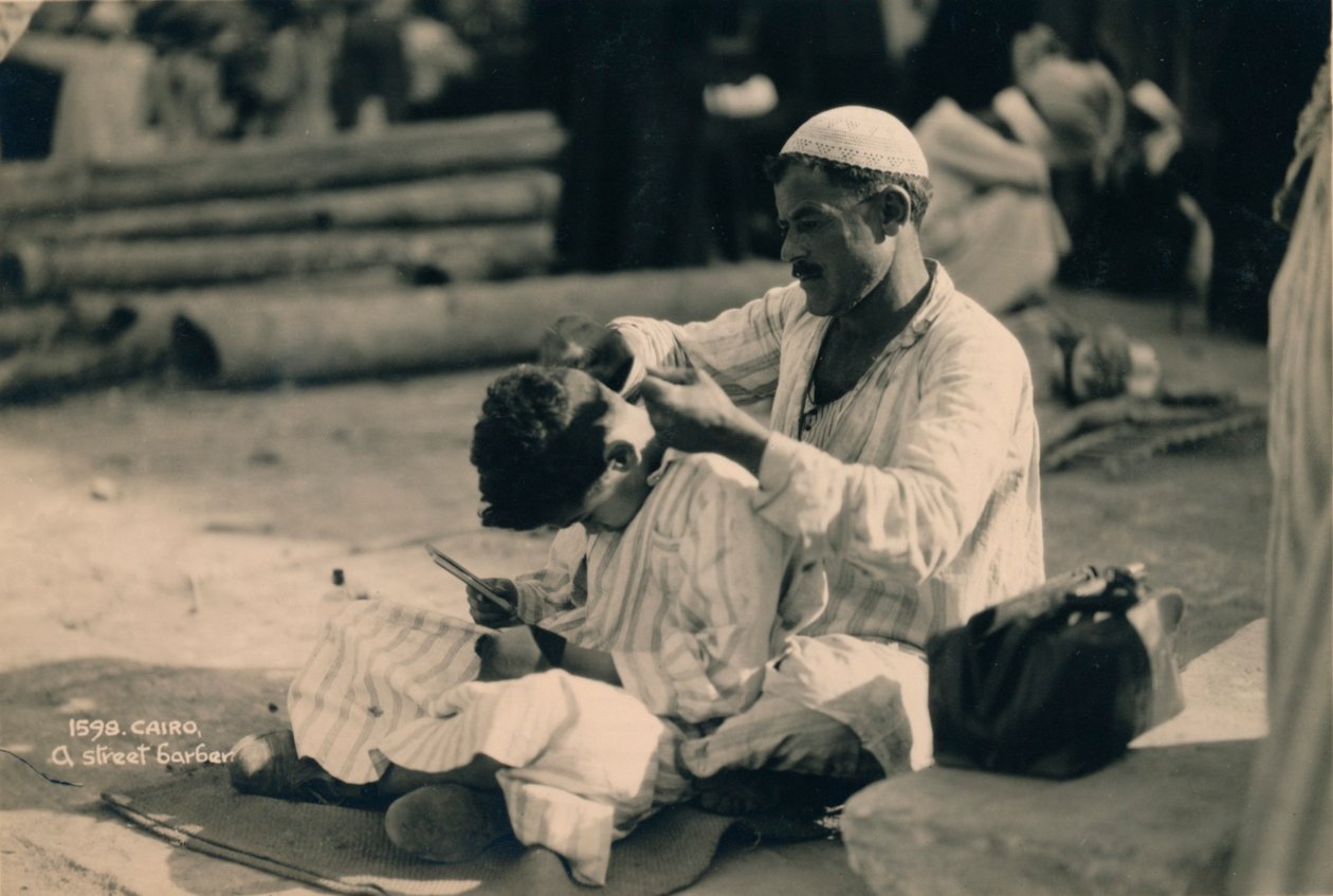 Street Barber, Kairo, Egypti, 1936 tekijältä Unbekannt