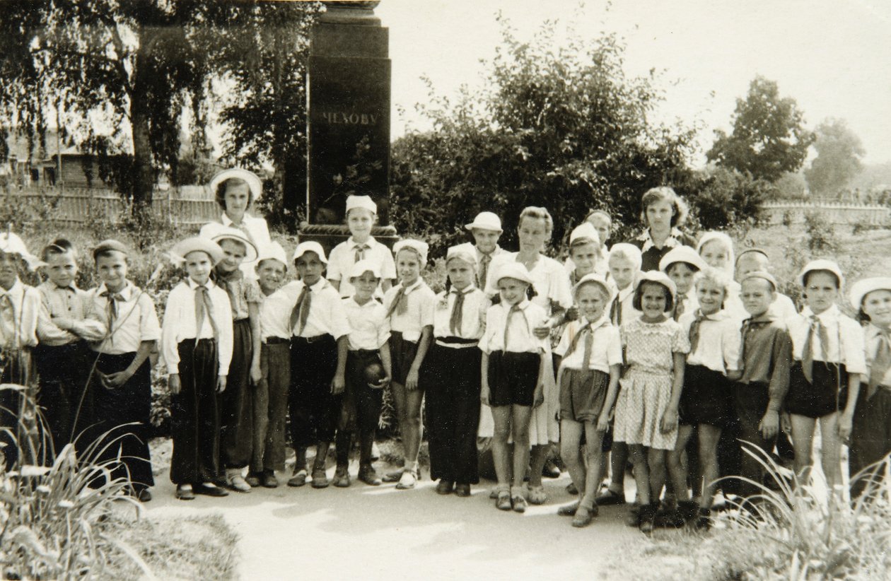 Nuorten pioneerien yksikkö Jaltassa, Krimillä, Neuvostoliitossa, 1950-luku tekijältä Unbekannt