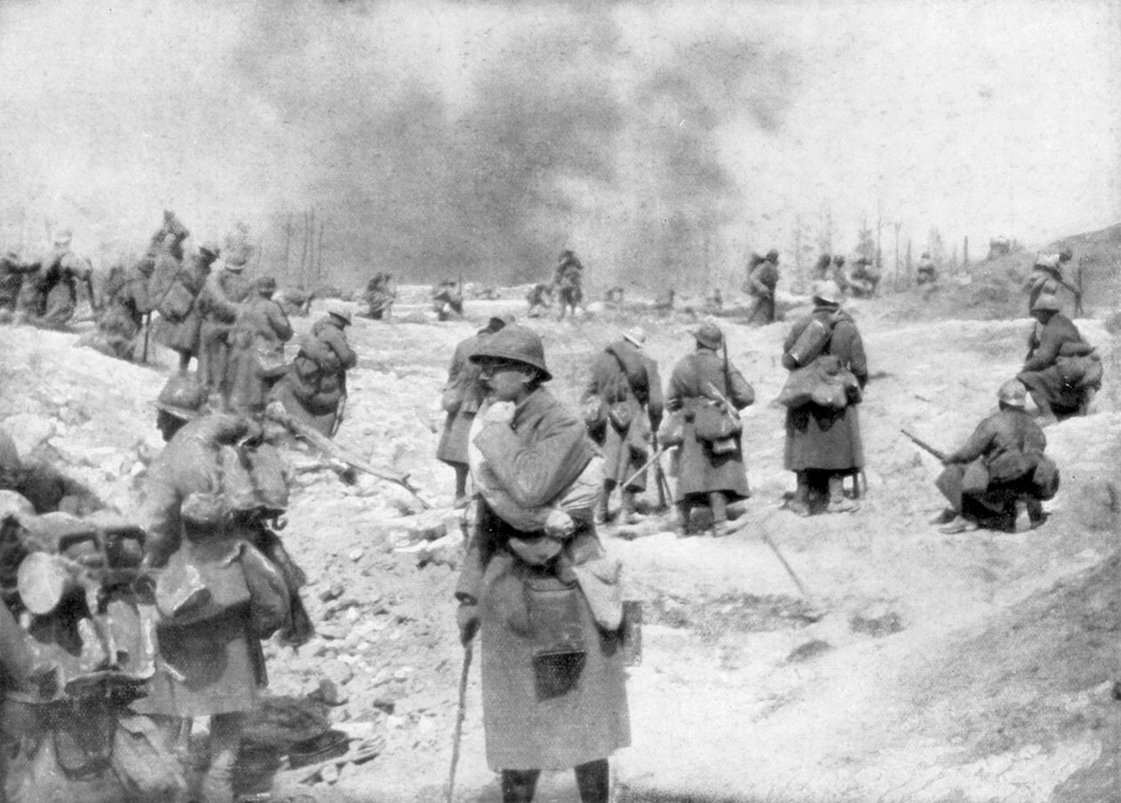 Pataljoona lähestyy rintamaa, Mont Pertois, Ranska, Ensimmäinen maailmansota, 20. huhtikuuta 1917 tekijältä Unbekannt