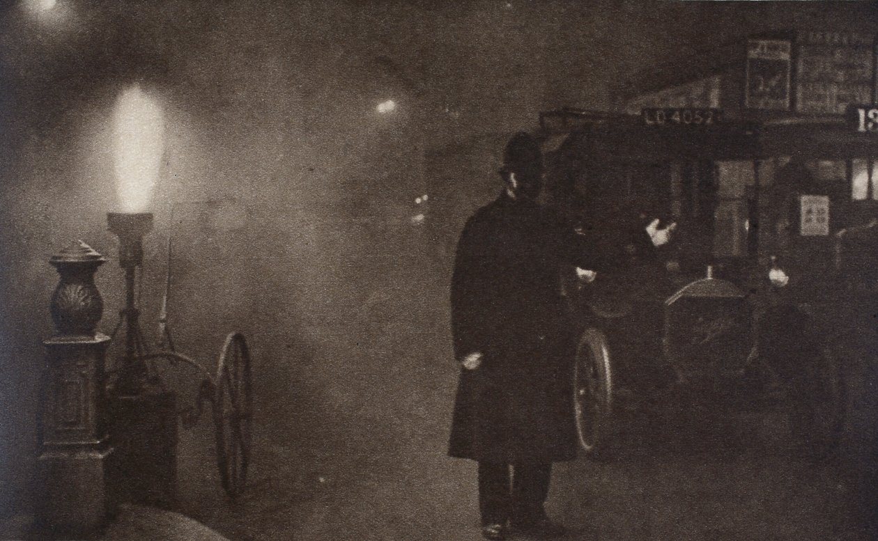 Konstaapeli ohjaa liikennettä sumussa, Lontoo, 1910-1920-luku tekijältä Unbekannt
