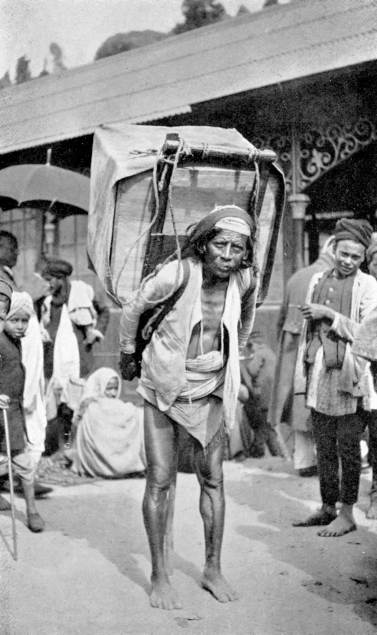 Työmies, joka kantaa teetä, Darjeeling, Länsi-Bengal, Intia, 1910 tekijältä Unbekannt