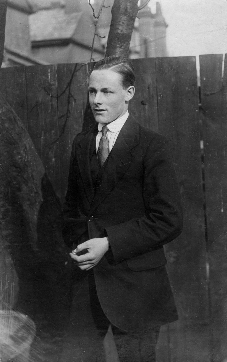 Mies puvussa, 1900-luku tekijältä Unbekannt
