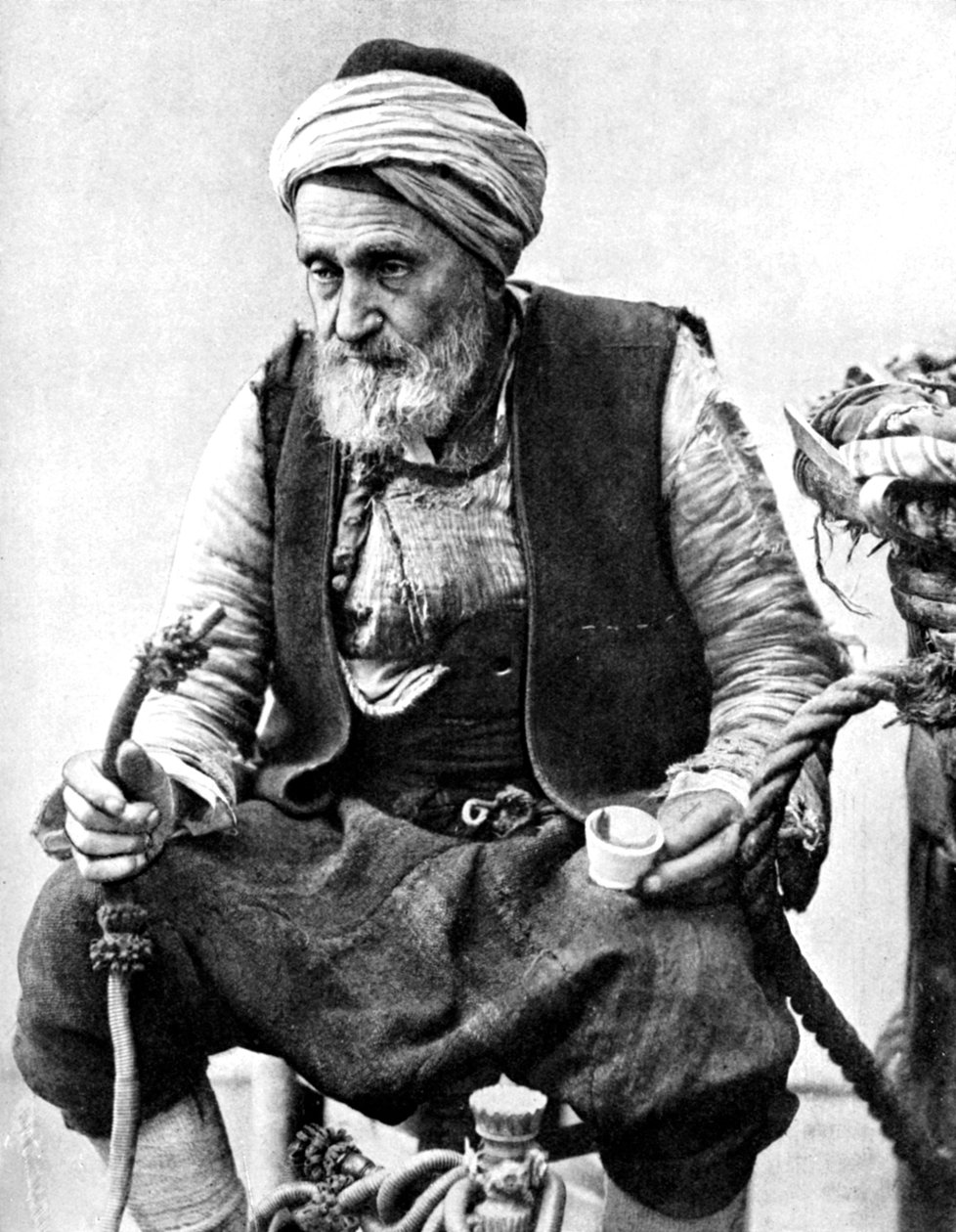 Talonpoika juo kahvia ja polttaa huqqahia, Izmir, Turkki, 1936 tekijältä Unbekannt