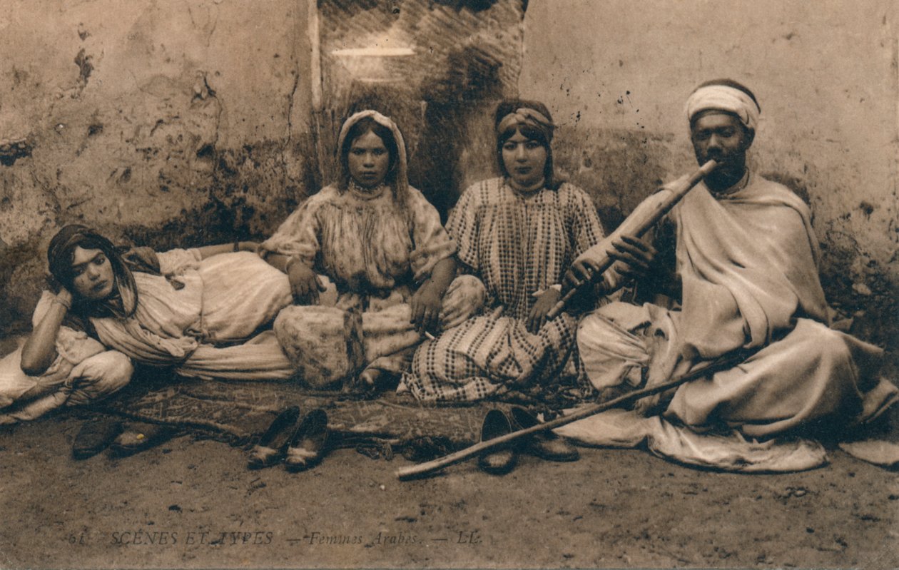 Valokuva, joka kuvaa perinteisiä arabialaisia ihmisiä, vuodelta 1909 tekijältä Unbekannt