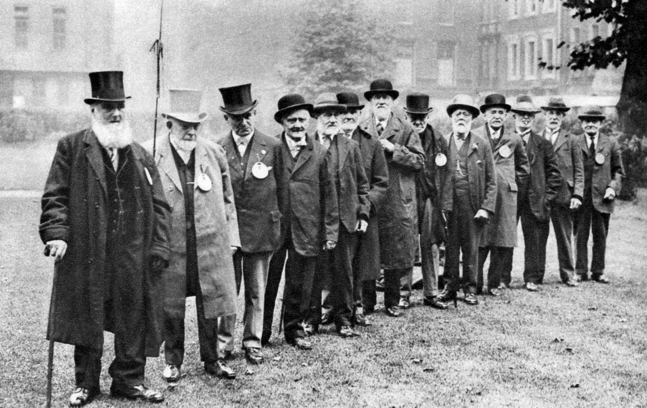 Rivi vanhoja taksia, Lontoo, 1926-1927 tekijältä Unbekannt