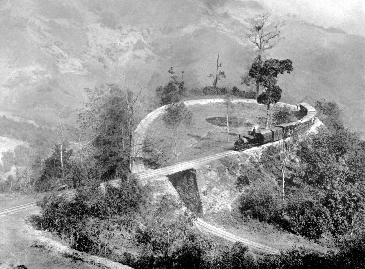 Yksi silmukka Darjeeling Himalayan Railwayssa, Intia, vuodelta 1910 tekijältä Unbekannt