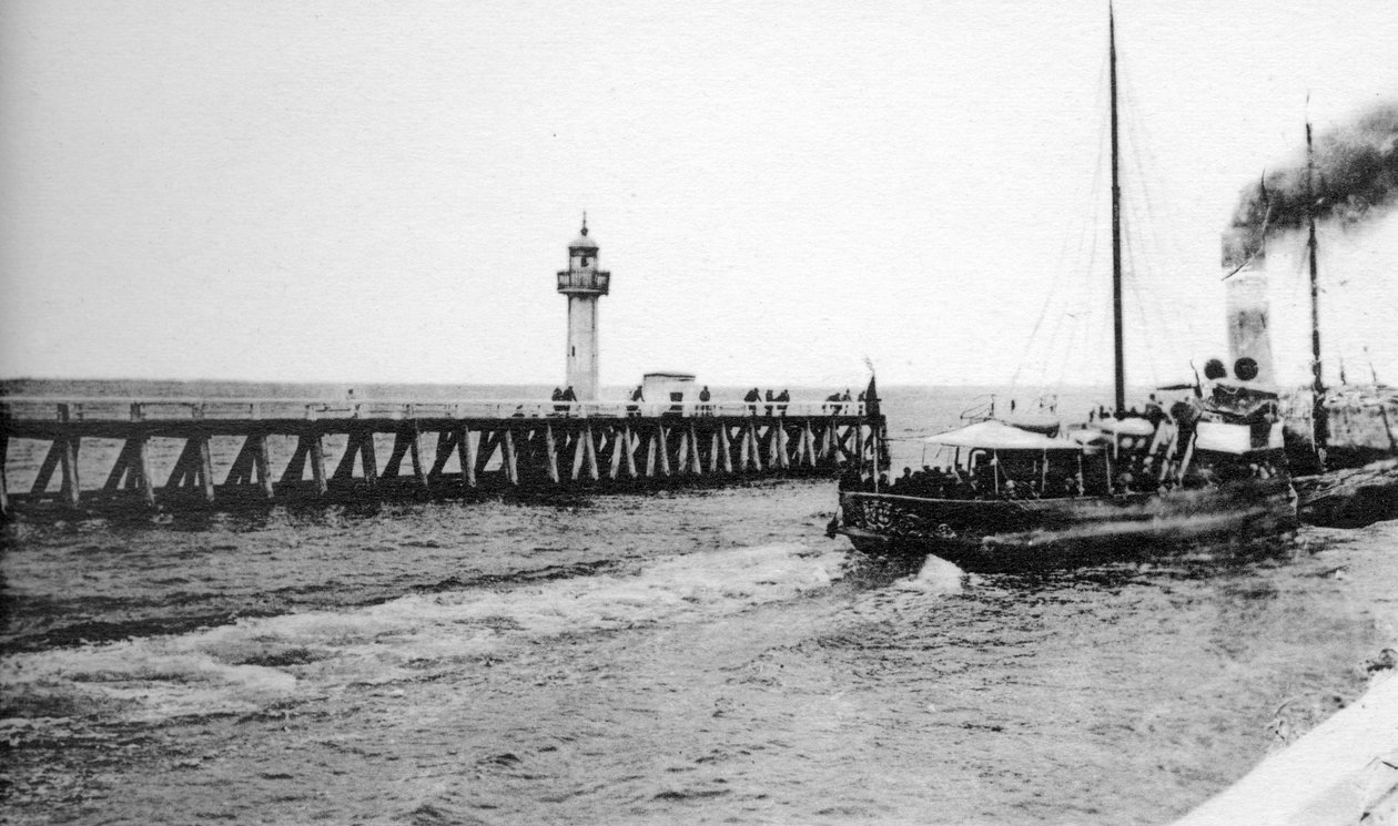 Höyrylaiva, joka lähtee Trouvillesta Le Havreen, Ranskaan, 1920-luku tekijältä Unbekannt