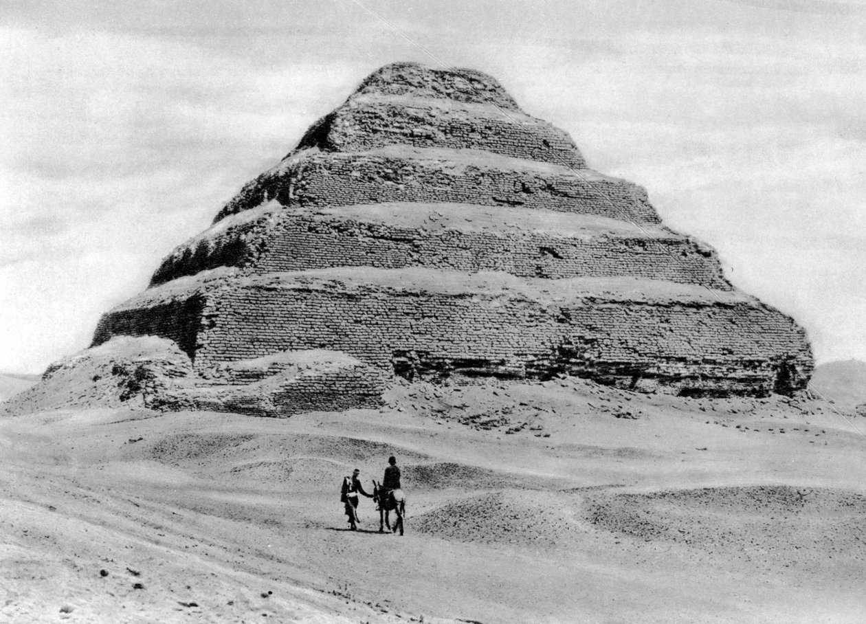 Porraspyramidi Kairon ulkopuolella, Egypti, 1920-luku tekijältä Unbekannt