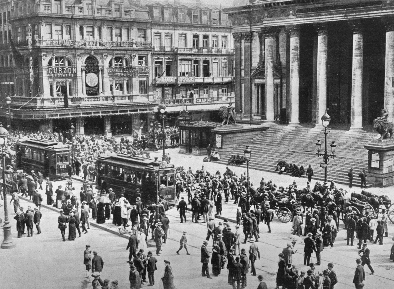 Näkymä pörssistä saksalaisten joukkojen kulkiessa, 1914 tekijältä Unbekannt