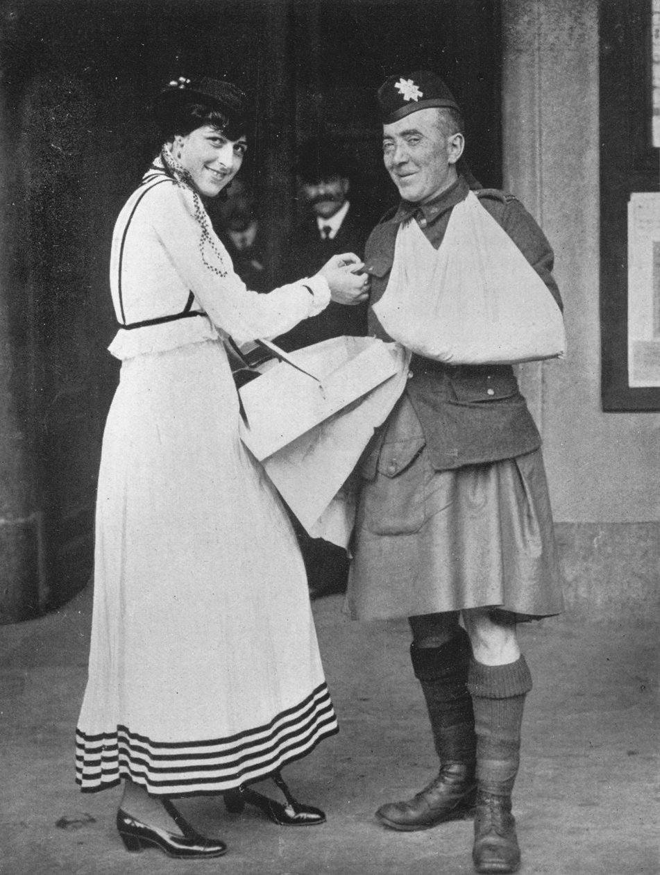 Sodan hyväntekeväisyyslippupäivä, 1915 tekijältä Unbekannt