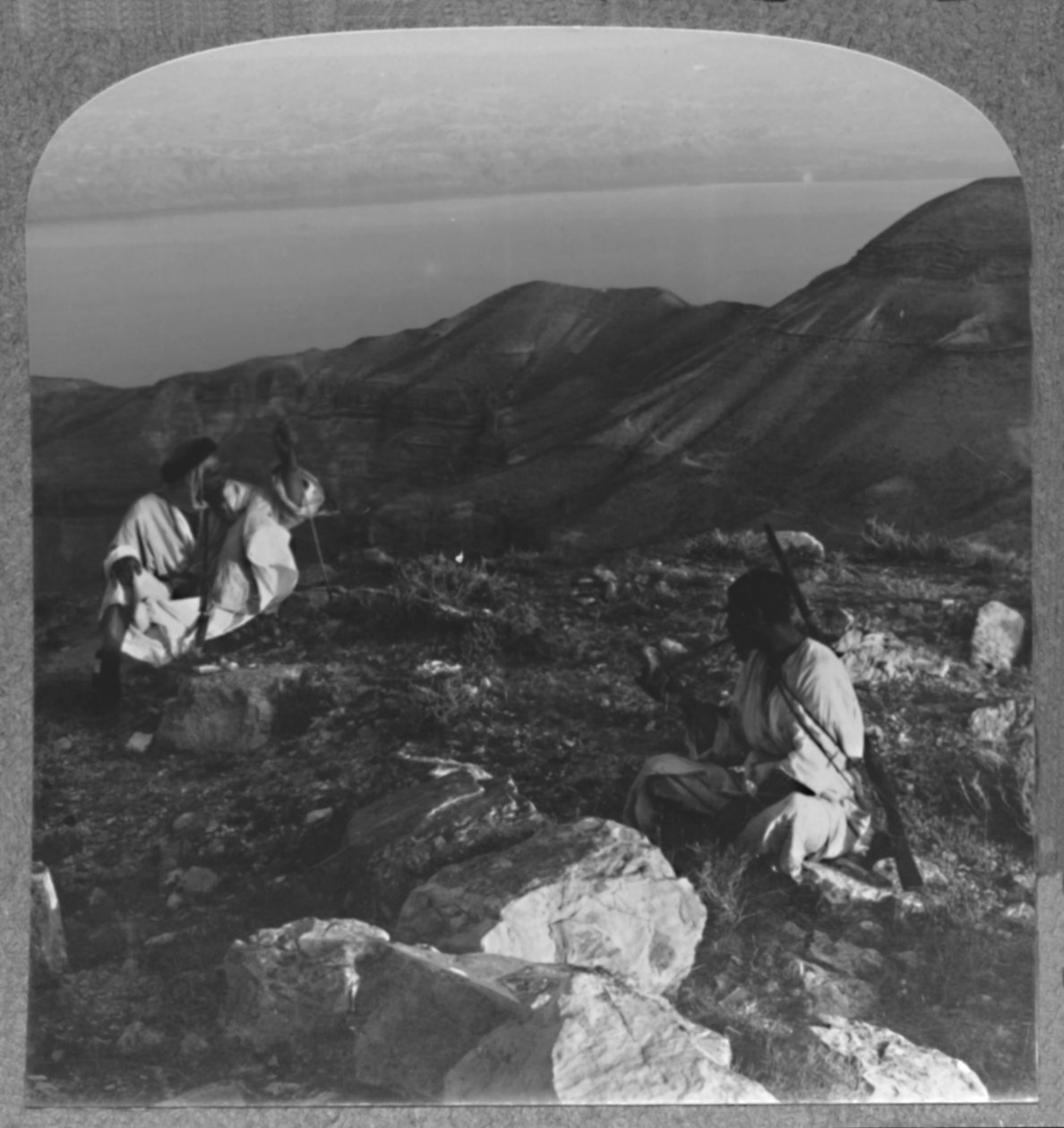 Kuolleenmeren toisella puolella Machaeruksesta, n. 1900 tekijältä Unbekannt
