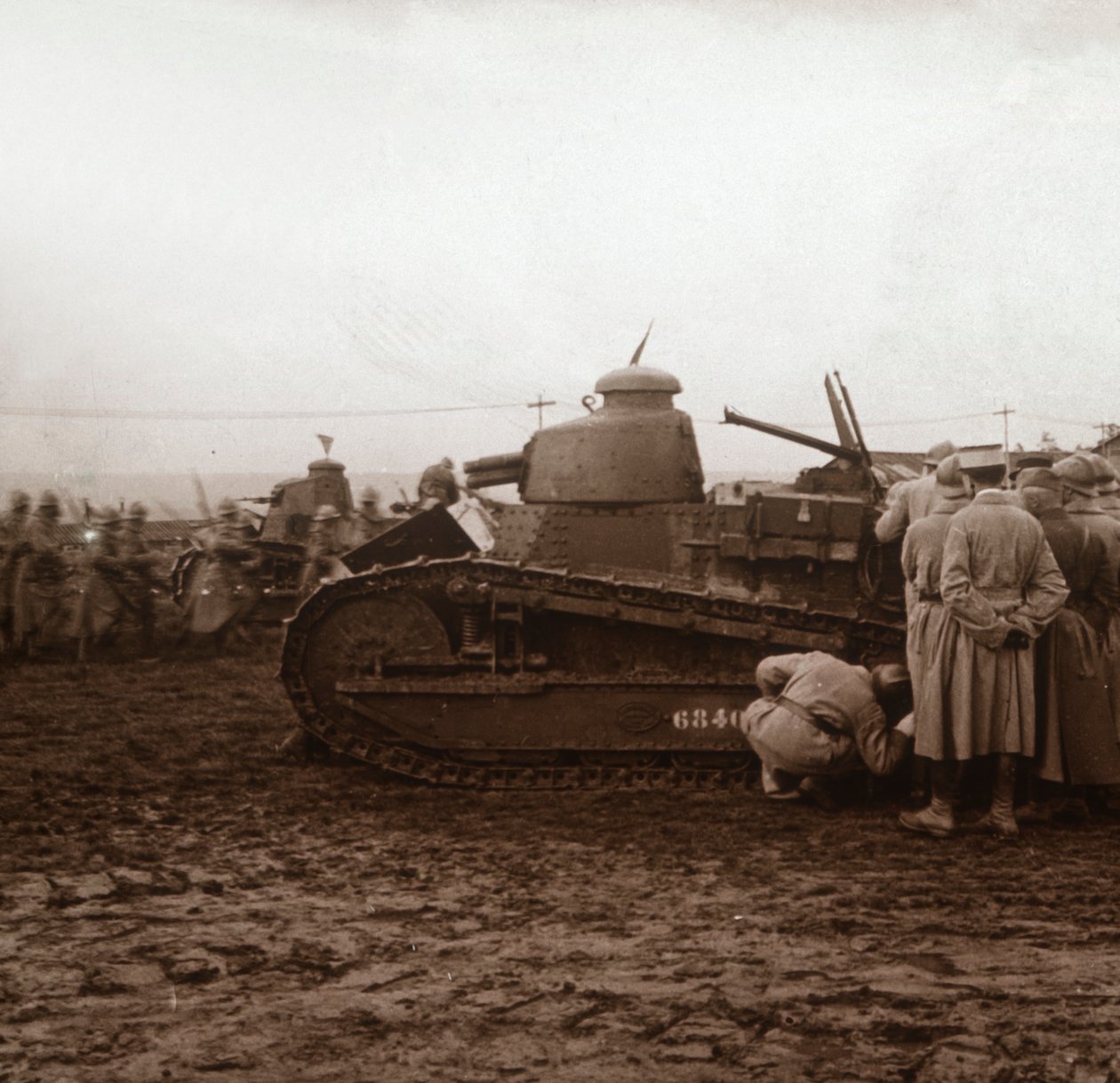 Etenee panssarivaunuilla, c1914-c1918 tekijältä Unbekannt