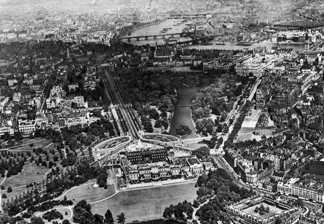 Ilmakuva Buckinghamin palatsista Lontoossa, 1926-1927 tekijältä Unbekannt