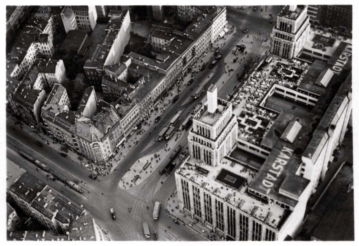 Ilmakuva Hermannplatzista, Berliinin Neukoelln, Saksa, Zeppelinistä, c1931 1933 tekijältä Unbekannt