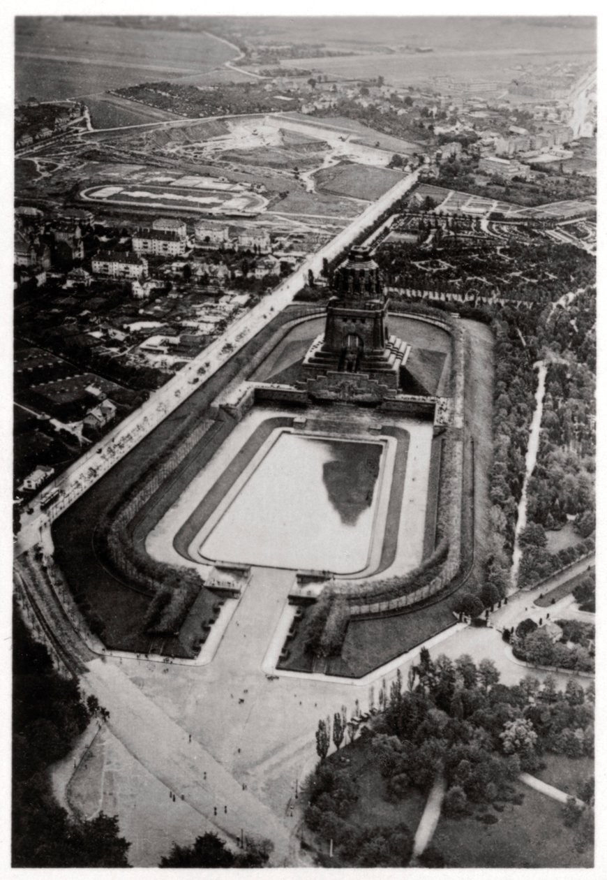 Ilmakuva Volkerschlachtdenkmalista, Leipzig, Saksa, Zeppelinistä, c1931 1933 tekijältä Unbekannt