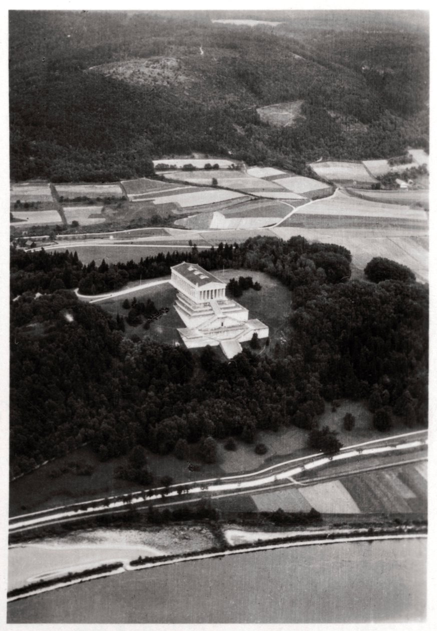 Ilmakuva Walhalla-temppelistä lähellä Regensburgia, Saksa, Zeppelinistä, c1931 1933 tekijältä Unbekannt