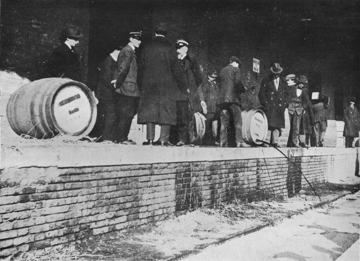 Sodanjulistuksen jälkeen: Saksalaista olutta karkaamassa Italian tulliliikkeestä, 1915 tekijältä Unbekannt