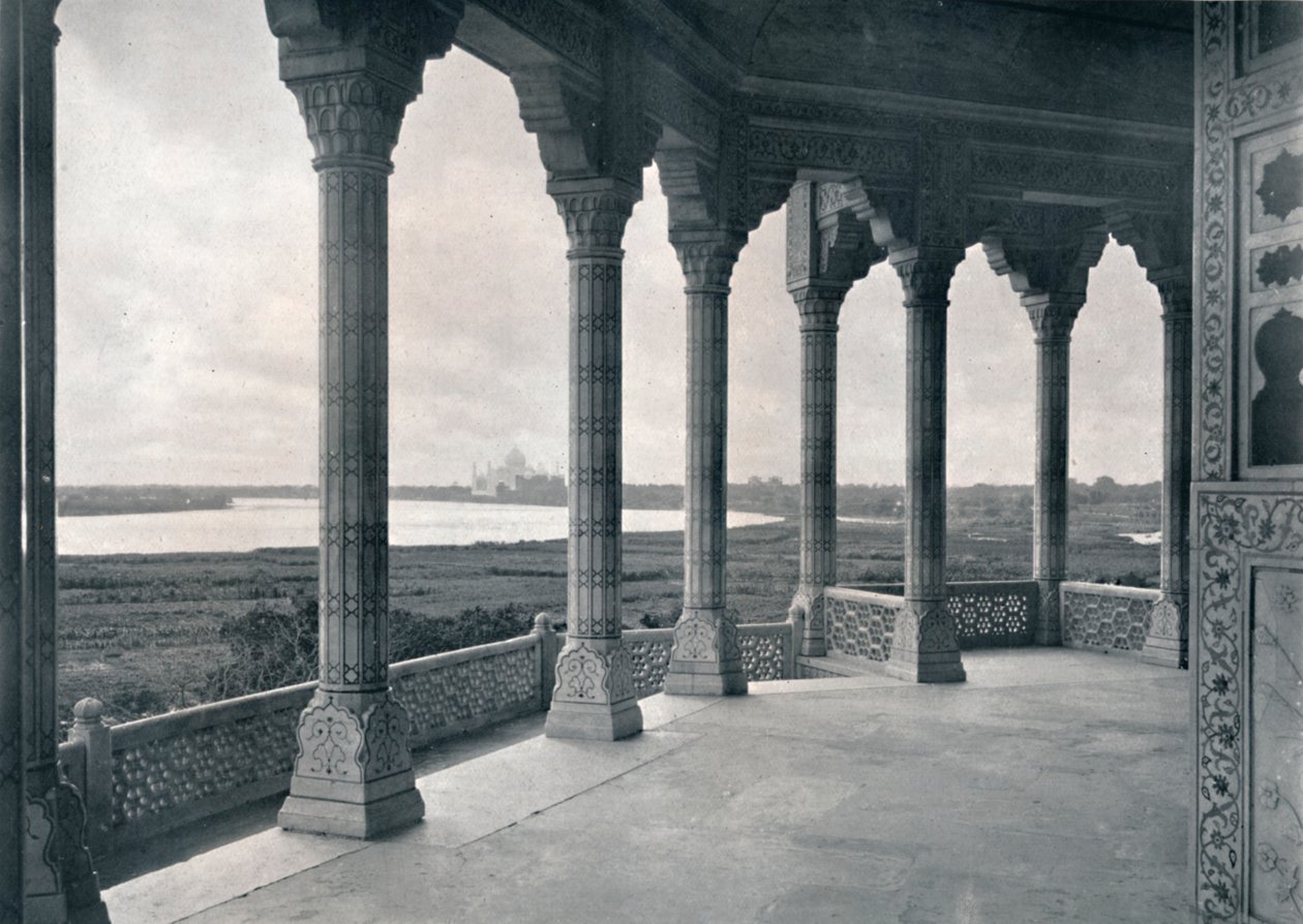 Agra. Jasmine Towerin parveke, jossa näkyy Taj, vuodelta 1910. tekijältä Unbekannt