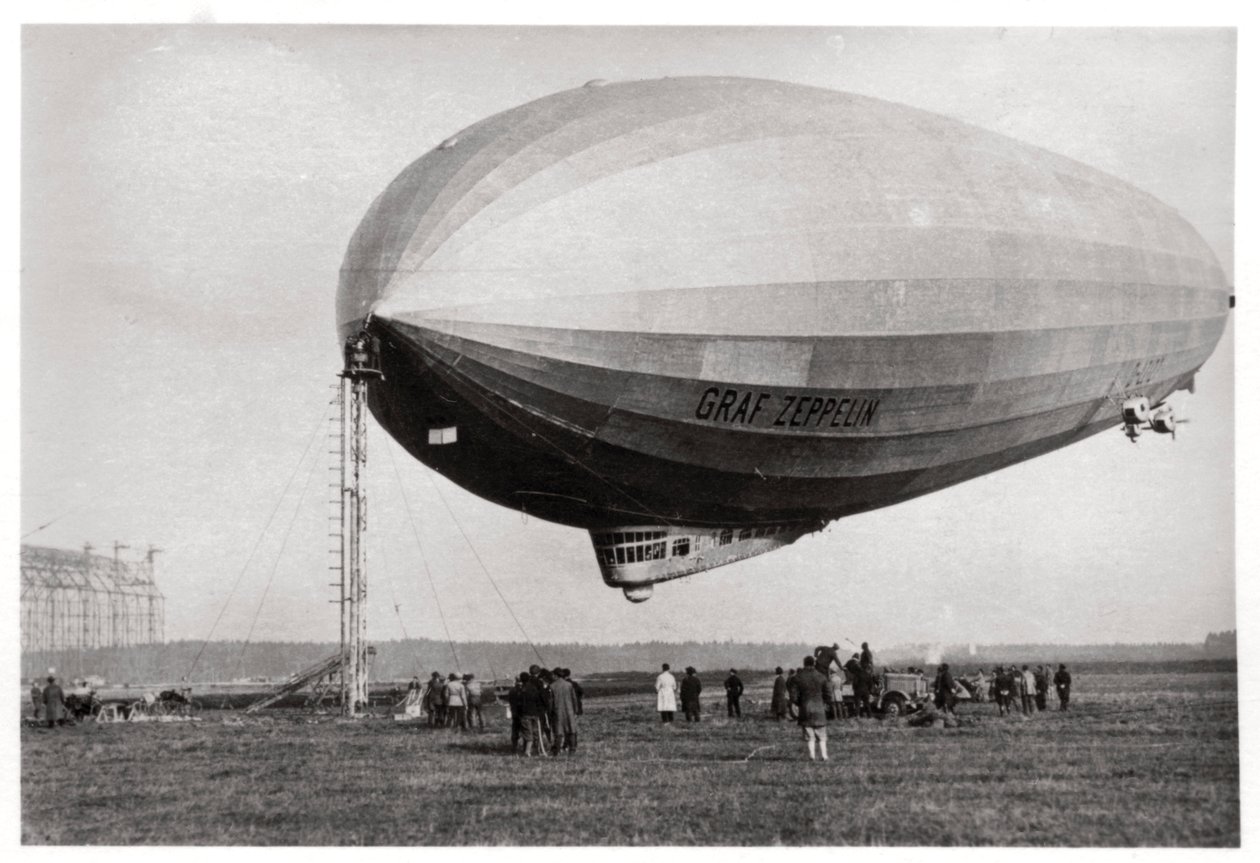 Ilmalaiva LZ127 Graf Zeppelin kiinnitetty Loewentaliin, Saksaan, 1933 tekijältä Unbekannt