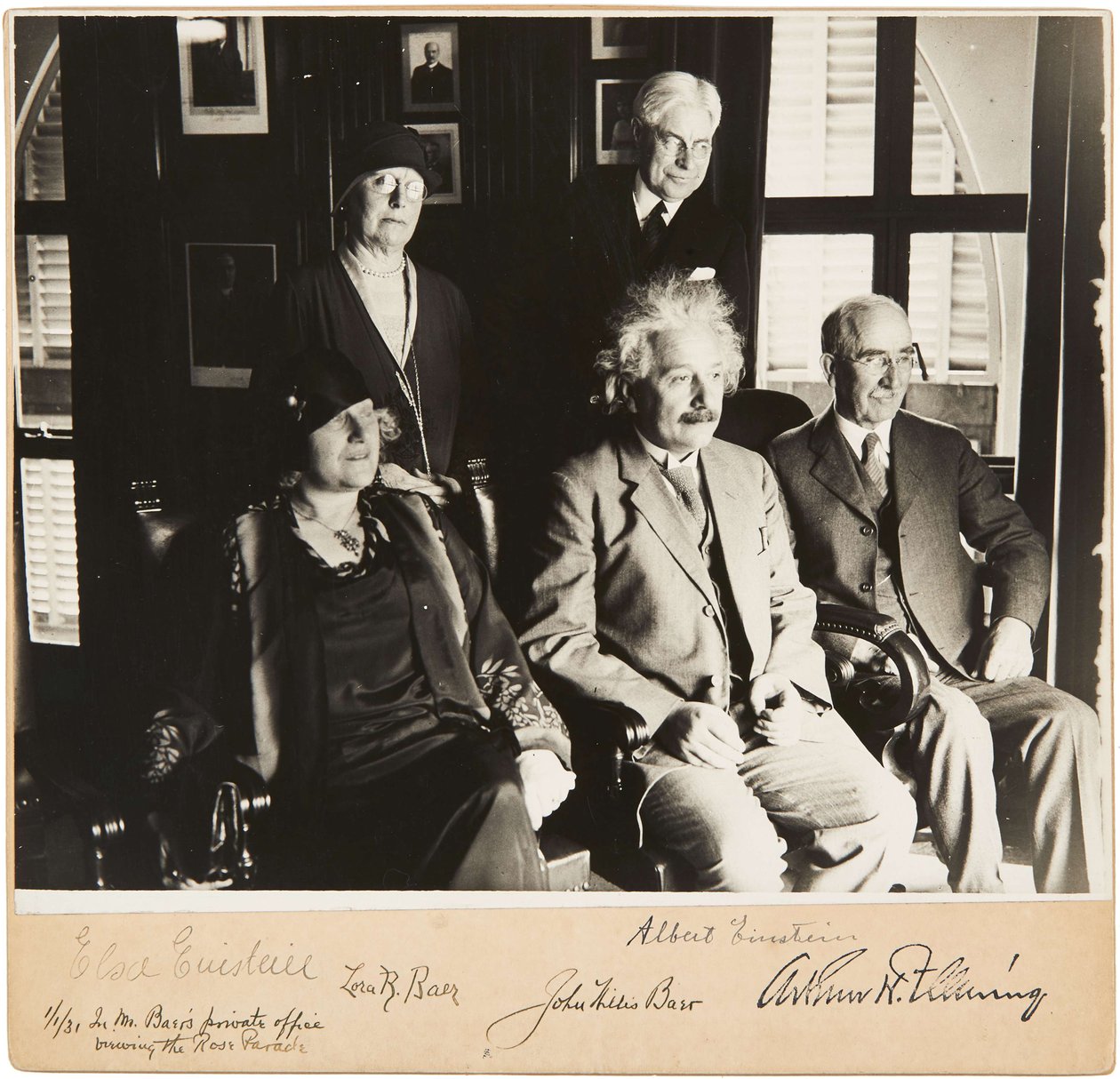 Albert ja Elsa Einstein, John ja Lora Baer ja Arthur H. Fleming, Pasadena, 1. tammikuuta 1931, 1931. tekijältä Unbekannt