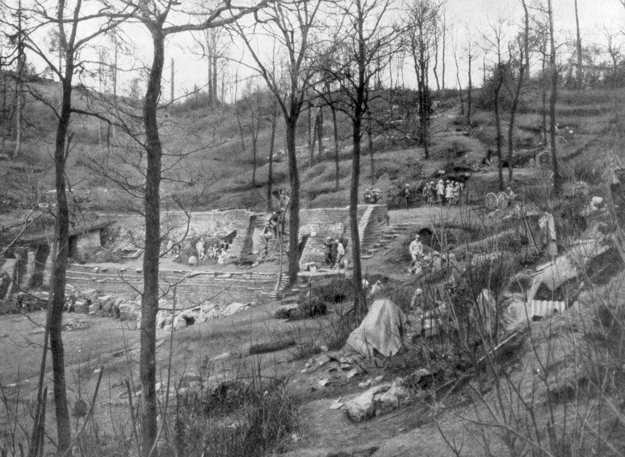 Liittoutuneiden komentoasema Kemmel-vuorella lähellä Ypresiä, Belgiassa, 23. huhtikuuta 1918 tekijältä Unbekannt