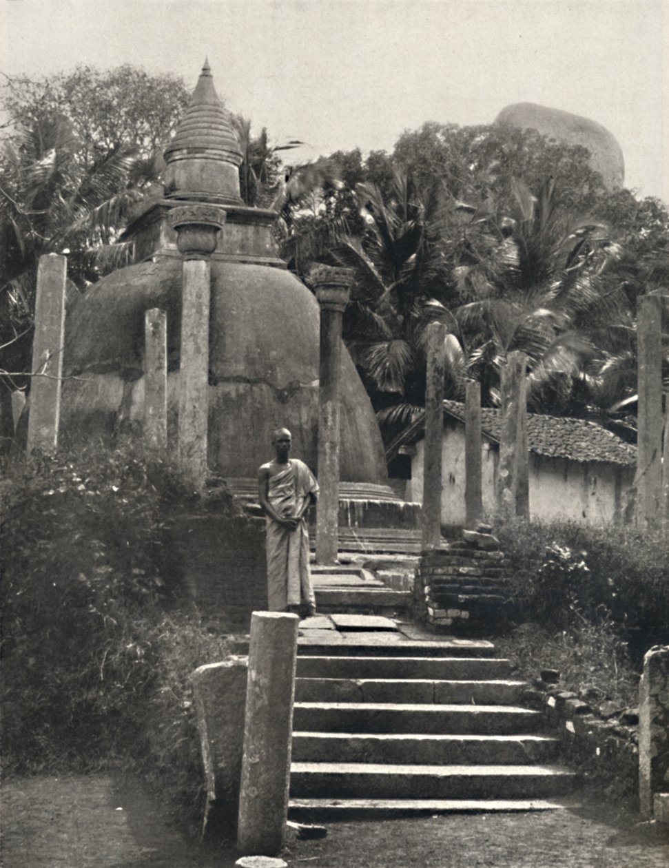 Ambatthala Dagoba Mihintalessa, Mahindan jäänteiden lepopaikka, rakennettu 275 eaa. 1926 tekijältä Unbekannt