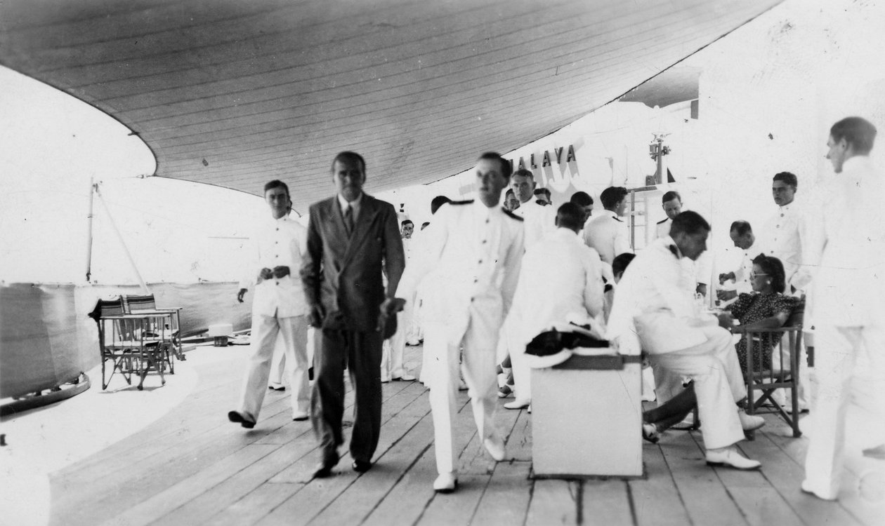 Amerikkalainen näyttelijä ja elokuvaohjaaja Douglas Fairbanks, Sr laivalla HMS Malaya, Venetsia, Italia 1938 tekijältä Unbekannt