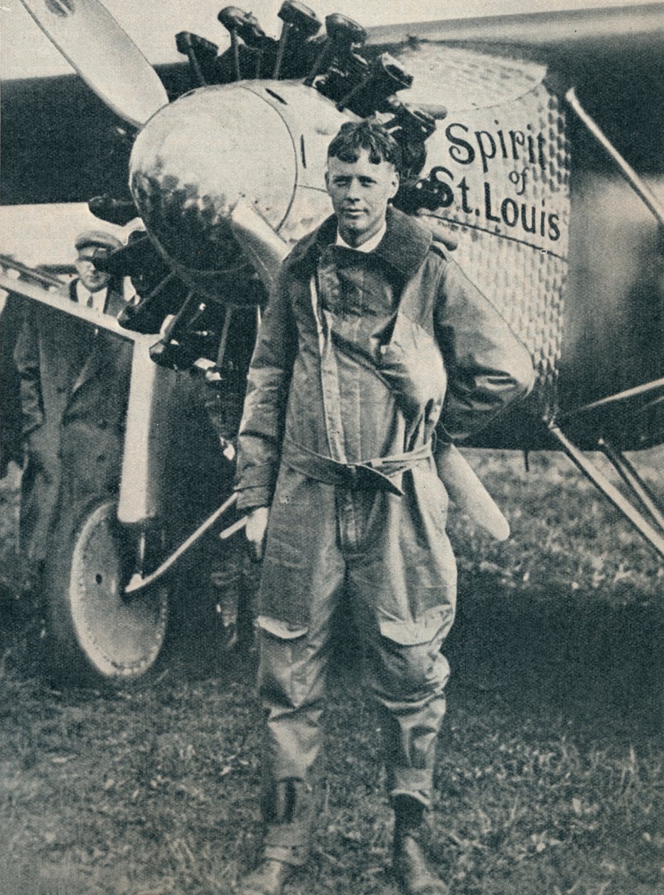 Amerikkalainen lentäjä Charles Lindbergh ja hänen koneensa, Spirit of St Louis, c1927 c1937 tekijältä Unbekannt
