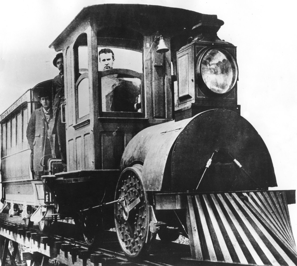 Amerikkalainen keksijä Thomas Alva Edison sähkörautatiellä, 1892 tekijältä Unbekannt