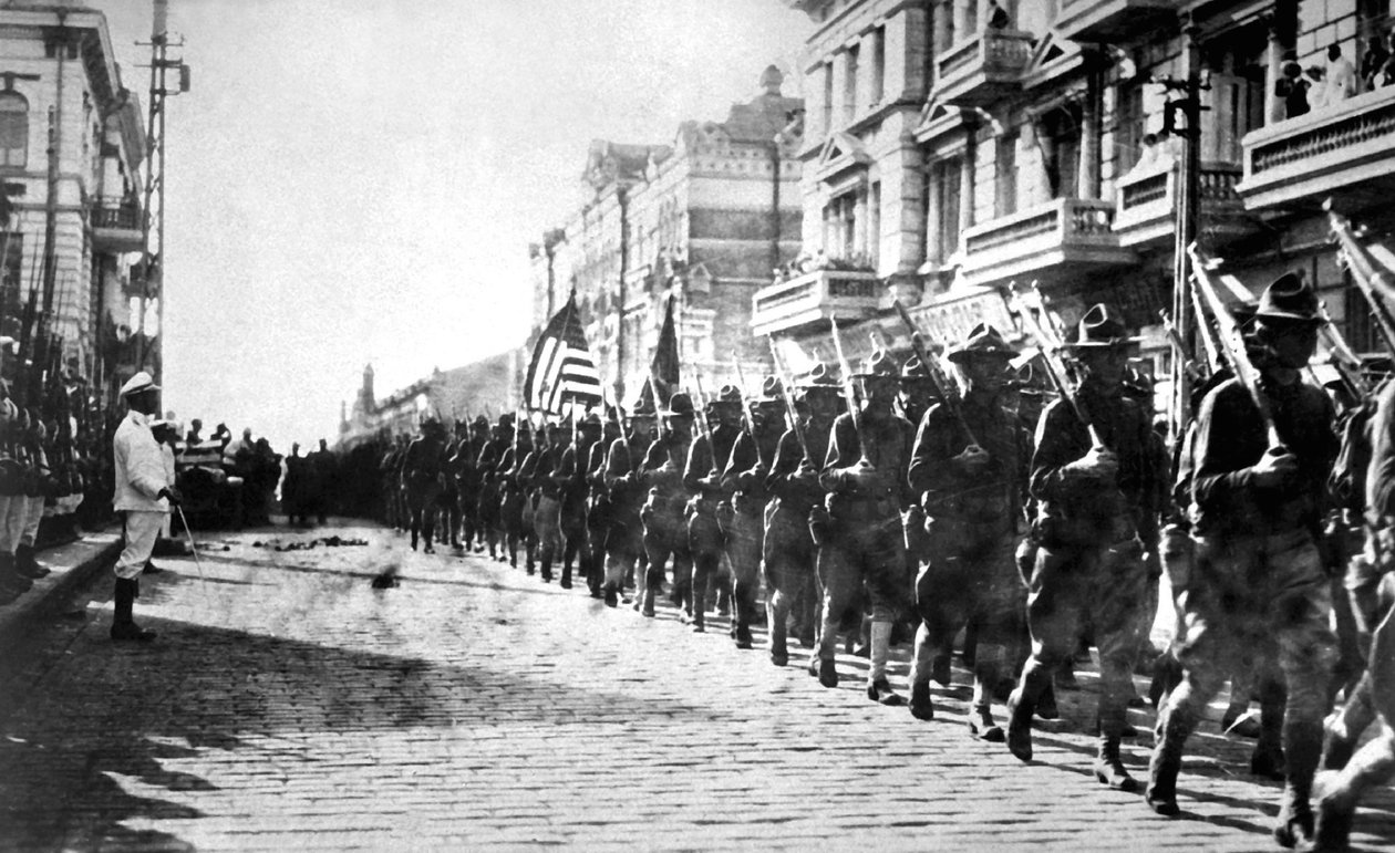 Amerikkalaiset joukot kulkueessa Vladivostokissa, Venäjällä, 1918 tekijältä Unbekannt