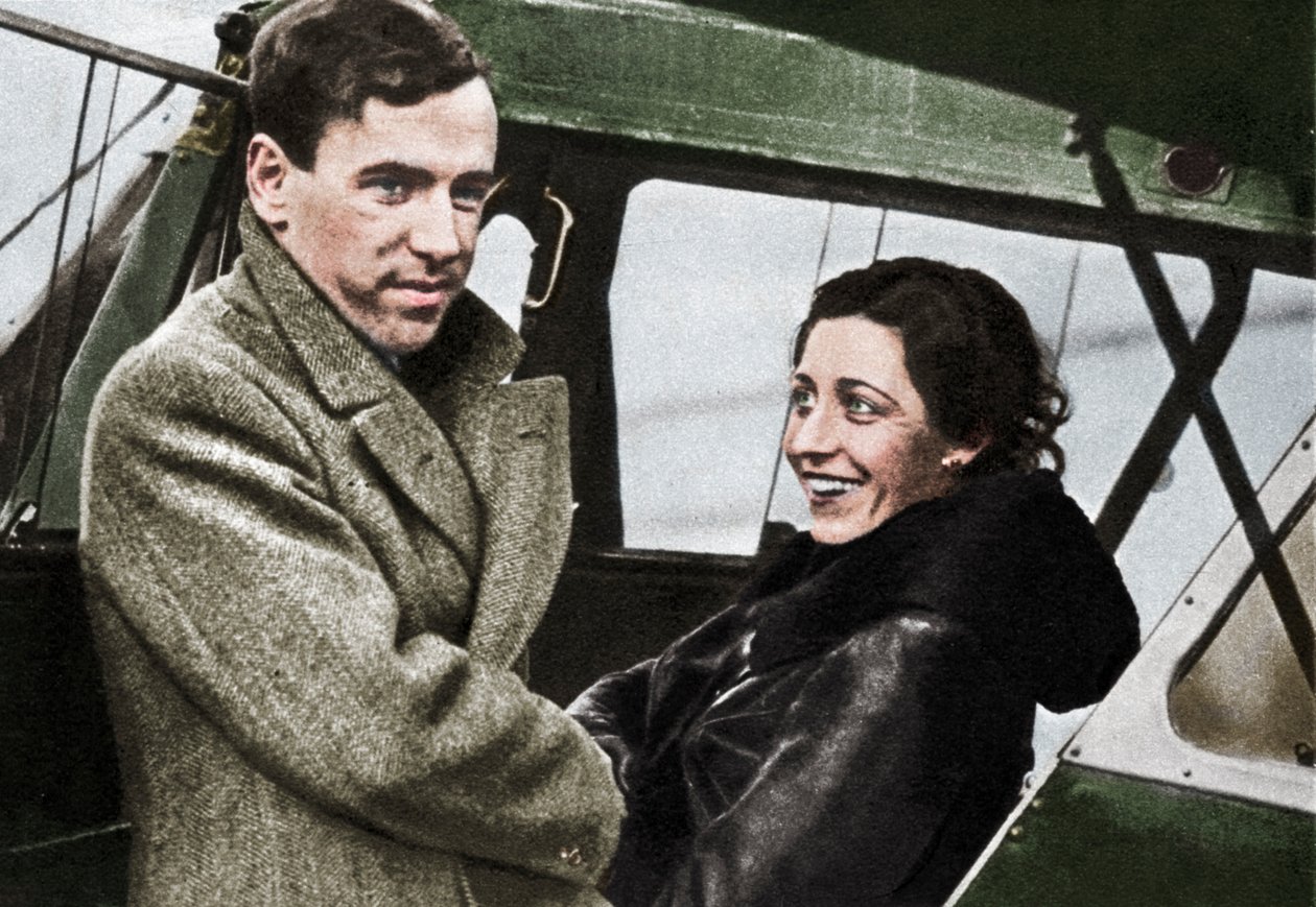 Amy Johnson, brittiläinen lentäjä, joka on lähdössä Kapkaupunkiin vuonna 1932. tekijältä Unbekannt