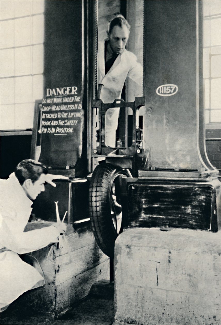 Iskutesti Dunlopin testitalossa, 1937 tekijältä Unbekannt