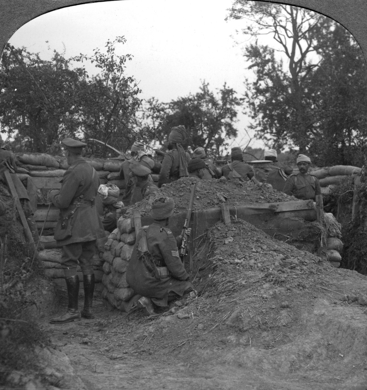 Dograsin ja intialaisen ratsuväen konekivääriosaston hallussa oleva edistynyt kaivaus, 1900-luku tekijältä Unbekannt